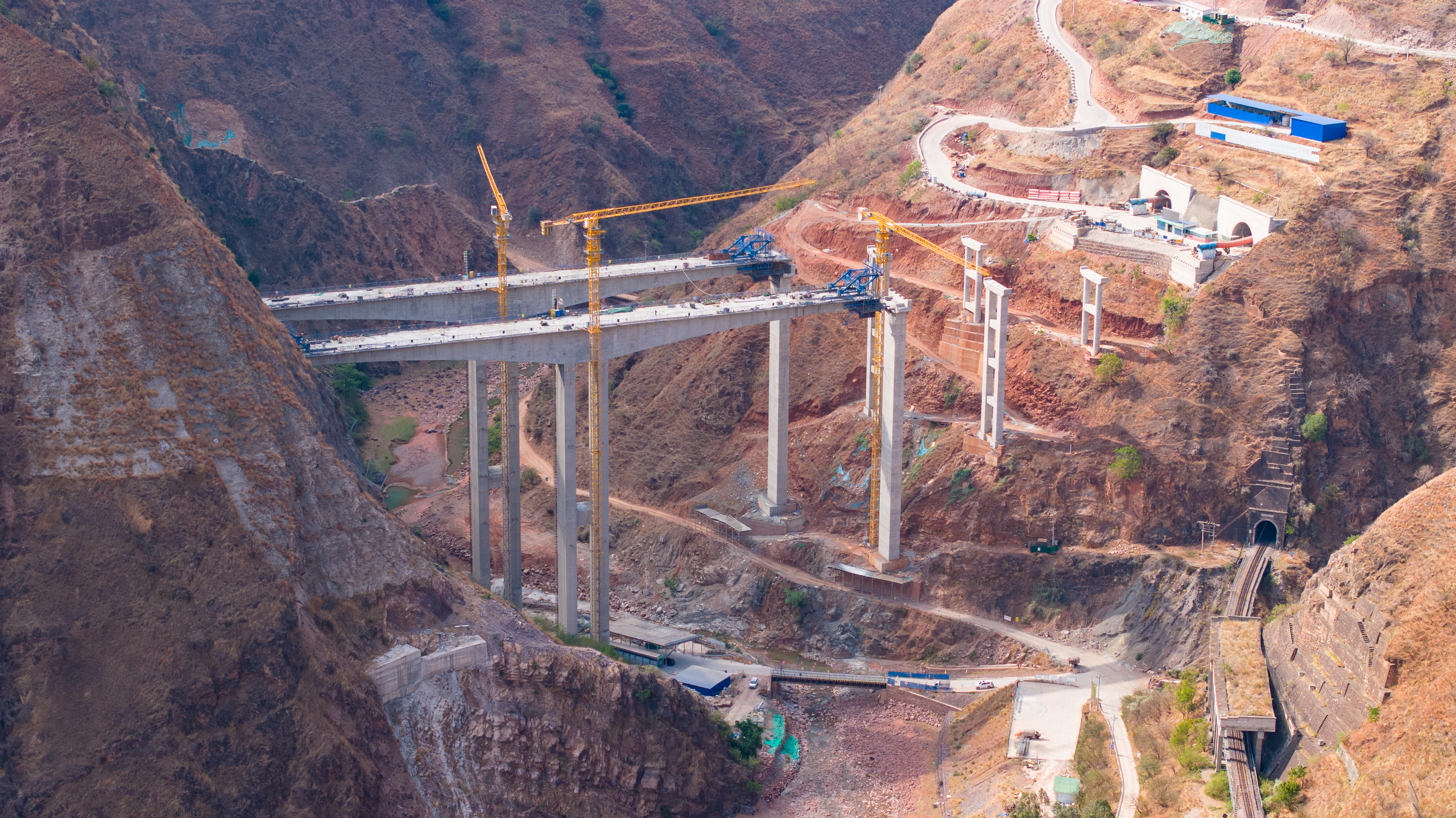好消息！公路建設(shè)公司榮獲2024年度工程建設(shè)行業(yè)信息化典型案...